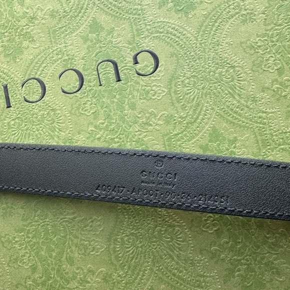 GUCCI LEATHER BELT WITH DOUBLE G BUCKLE (AUTHENTIC) - Picture 2 of 7